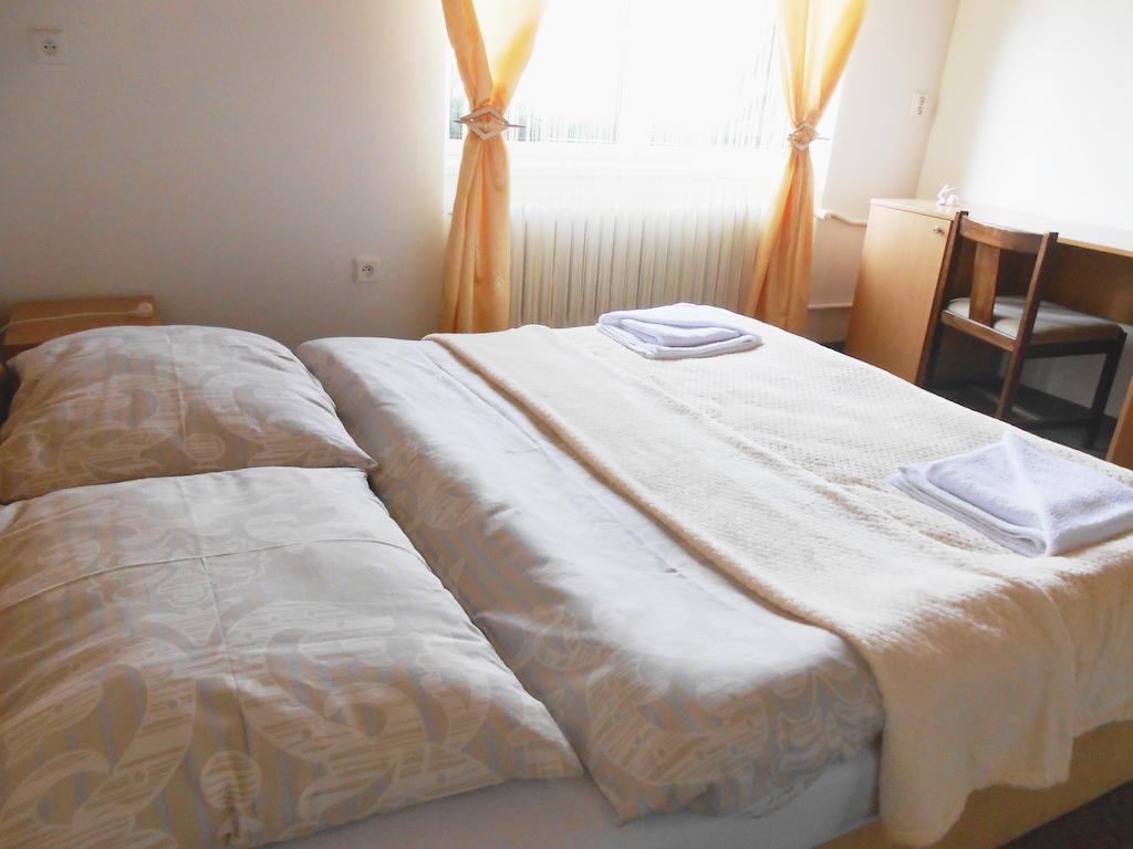 White Rabbit Hall Podebrady Phòng bức ảnh