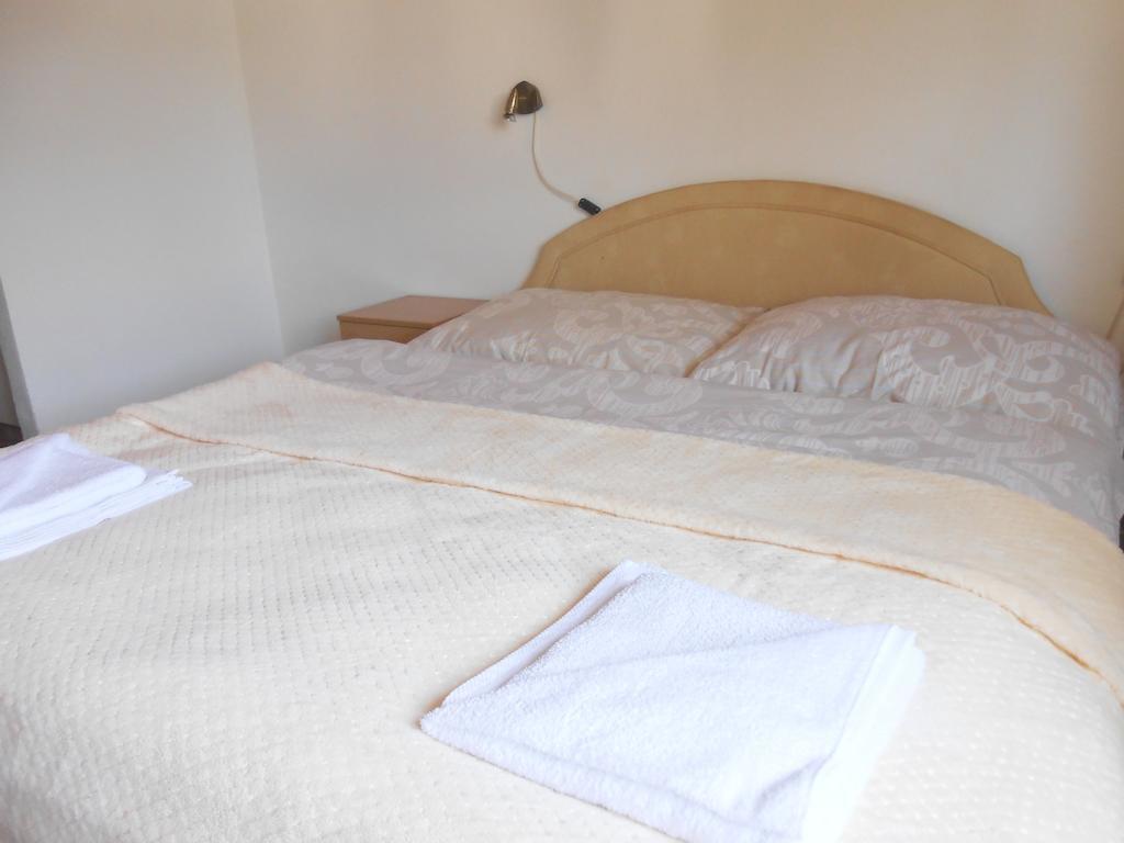 White Rabbit Hall Podebrady Phòng bức ảnh