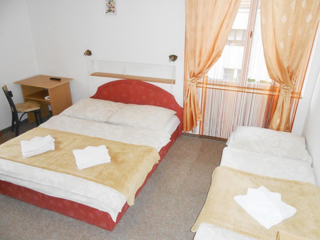 White Rabbit Hall Podebrady Phòng bức ảnh